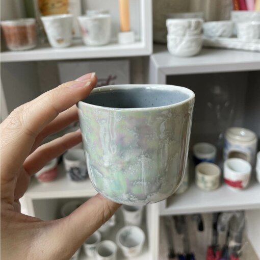 pohárek perleťový s šedým vnitřkem